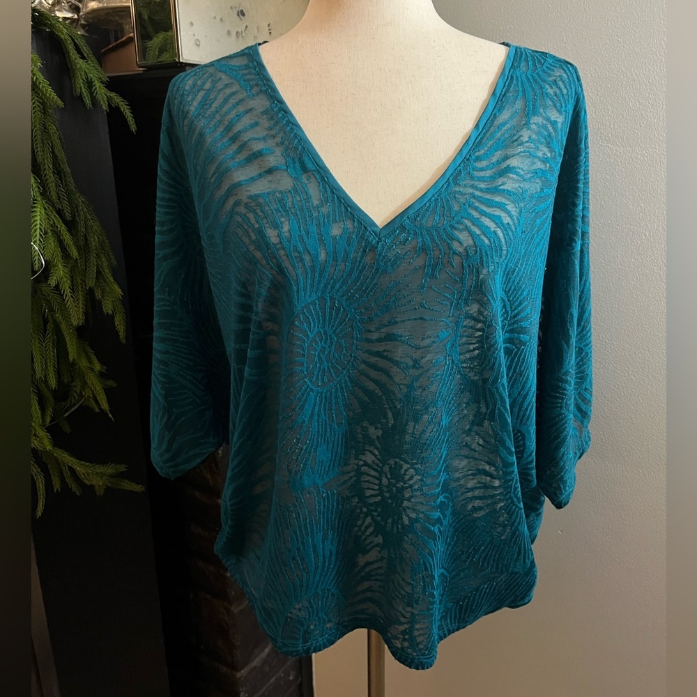 WHBM - Everyday Dolman Tee v-neck
NWT